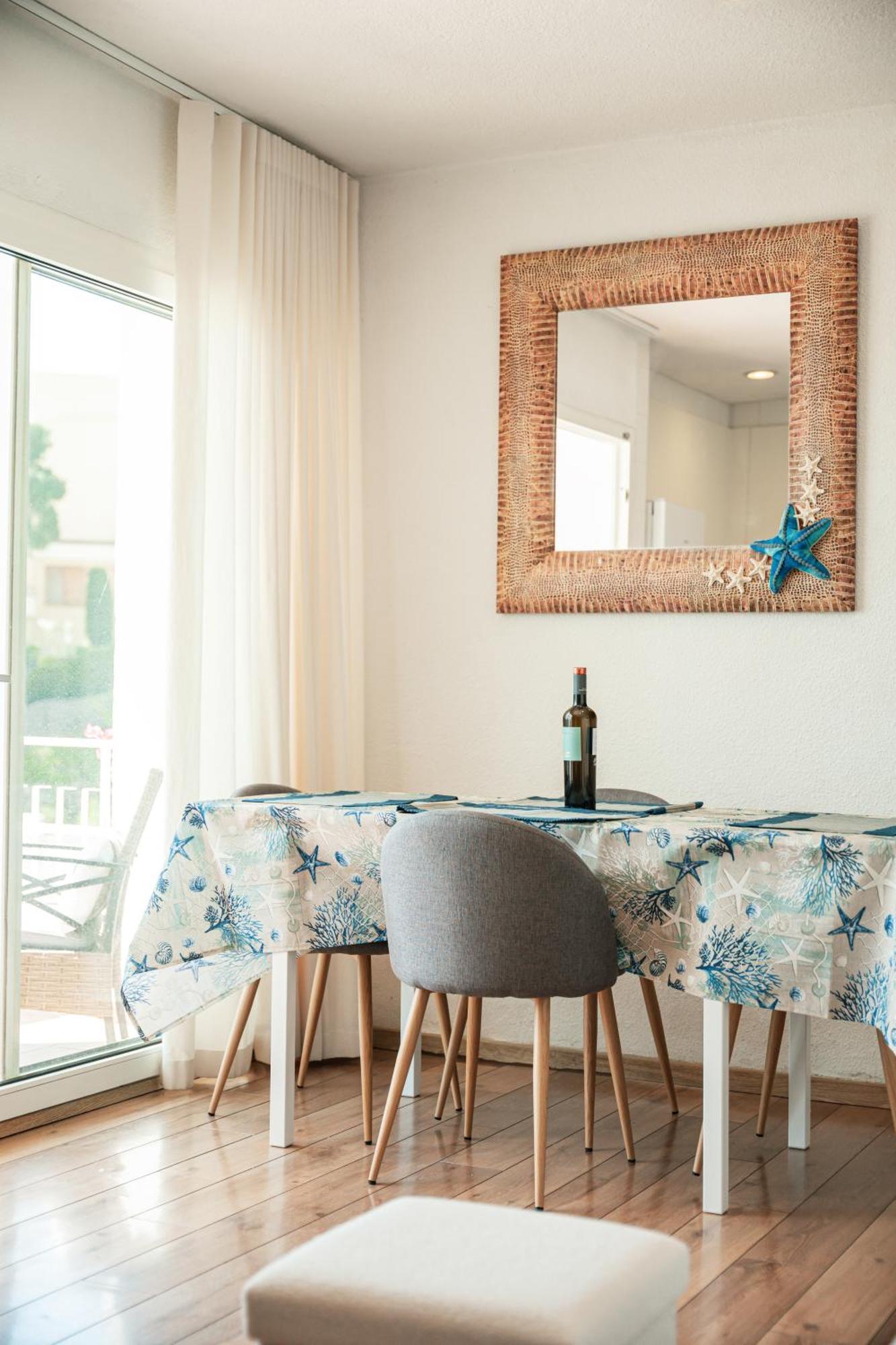 Santa Llucia Apartaments Ρόζες Εξωτερικό φωτογραφία