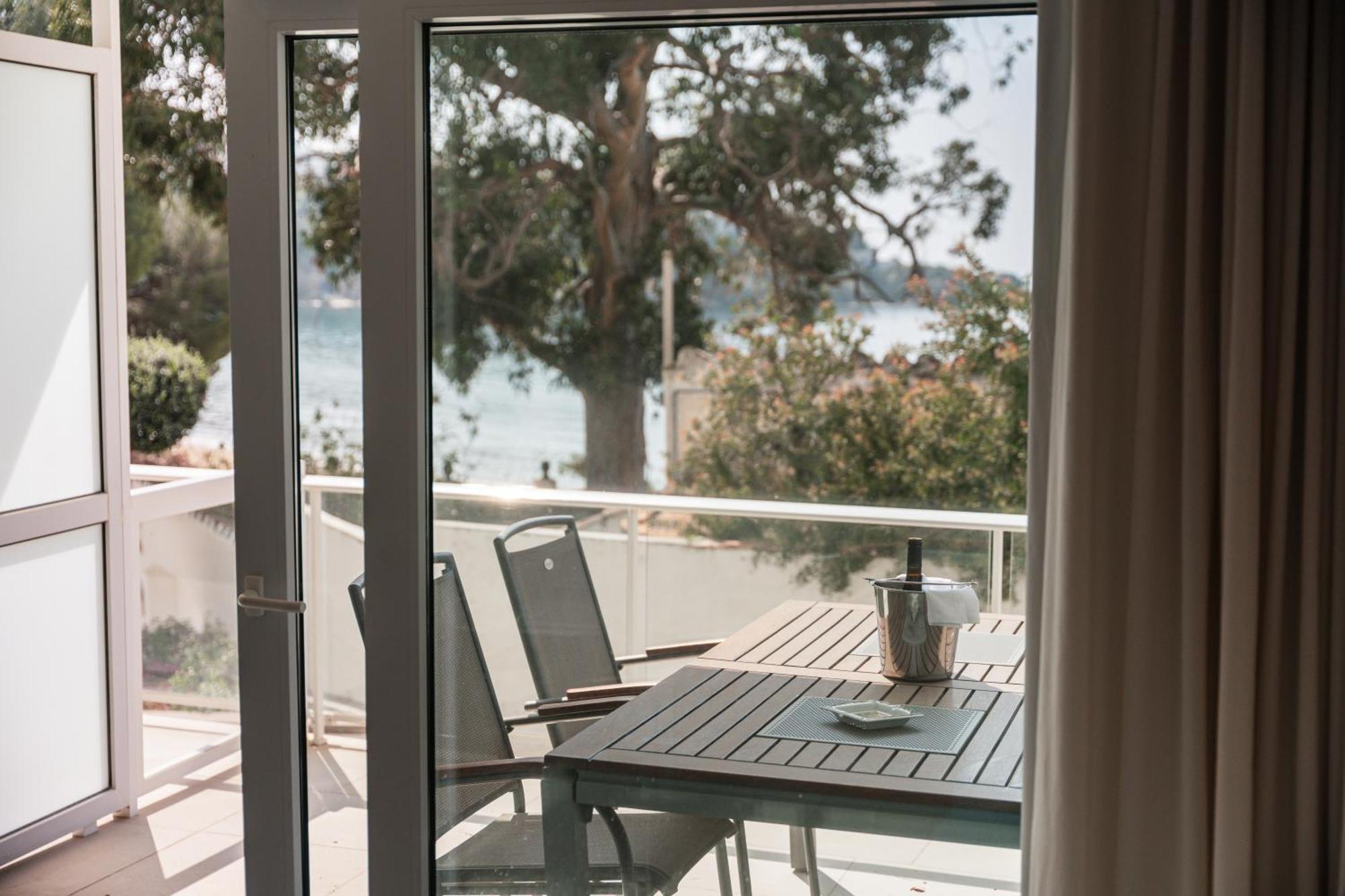 Santa Llucia Apartaments Ρόζες Εξωτερικό φωτογραφία