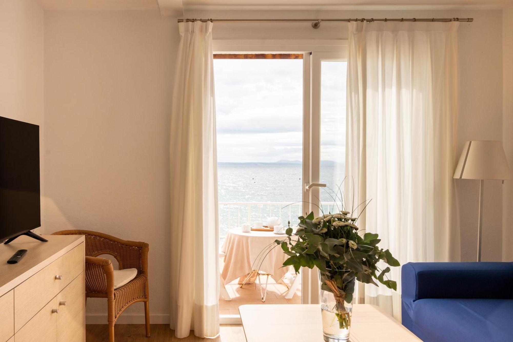 Santa Llucia Apartaments Ρόζες Εξωτερικό φωτογραφία