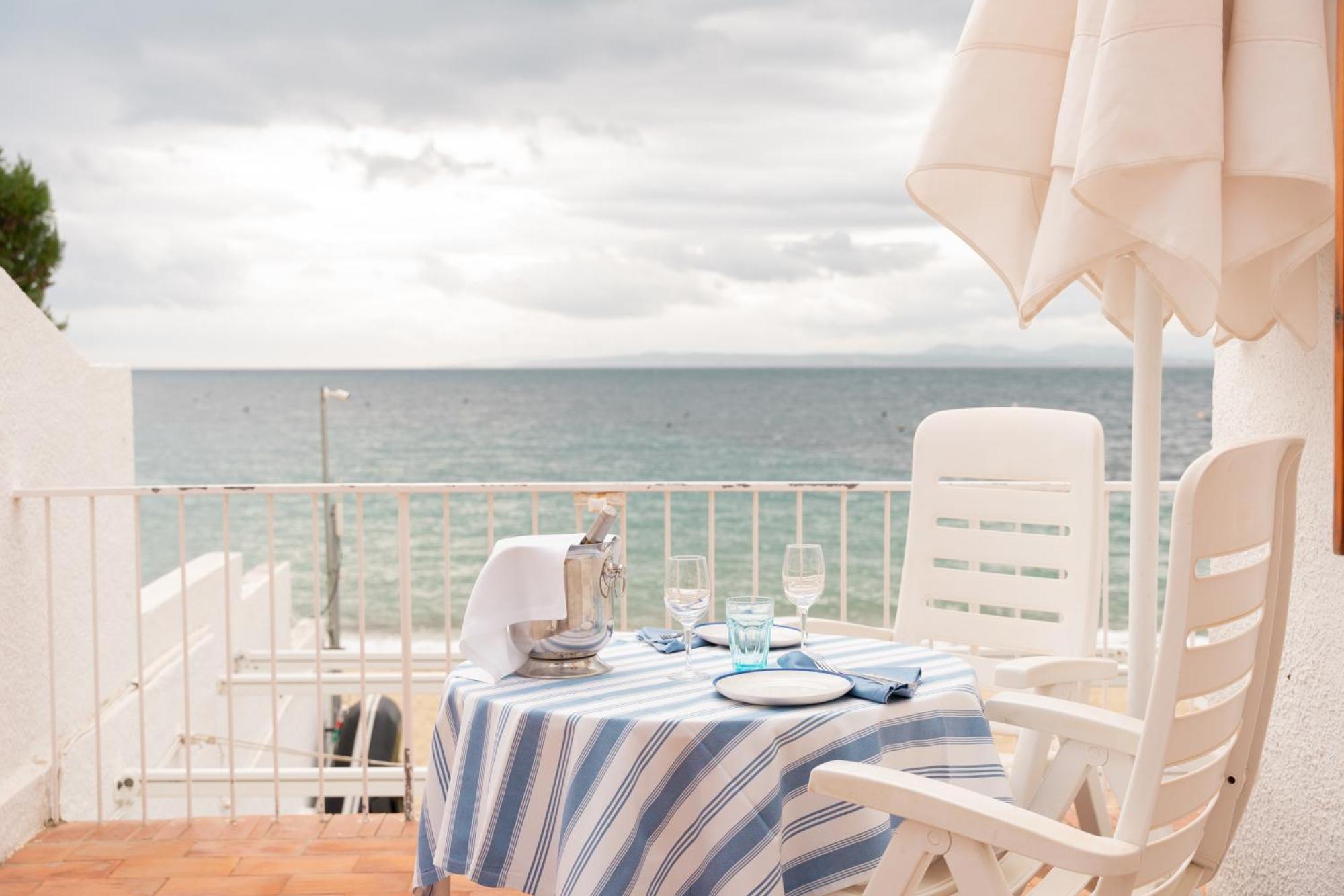 Santa Llucia Apartaments Ρόζες Εξωτερικό φωτογραφία